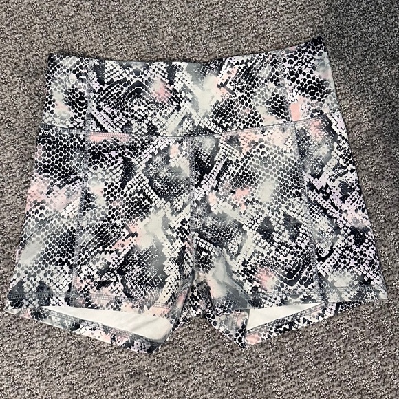 Jessica Simpson Snake Print Workout Shorts, Size L - Picture 1 of 5
